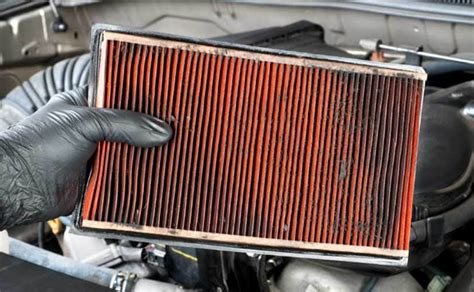 what does the air filter do on a car